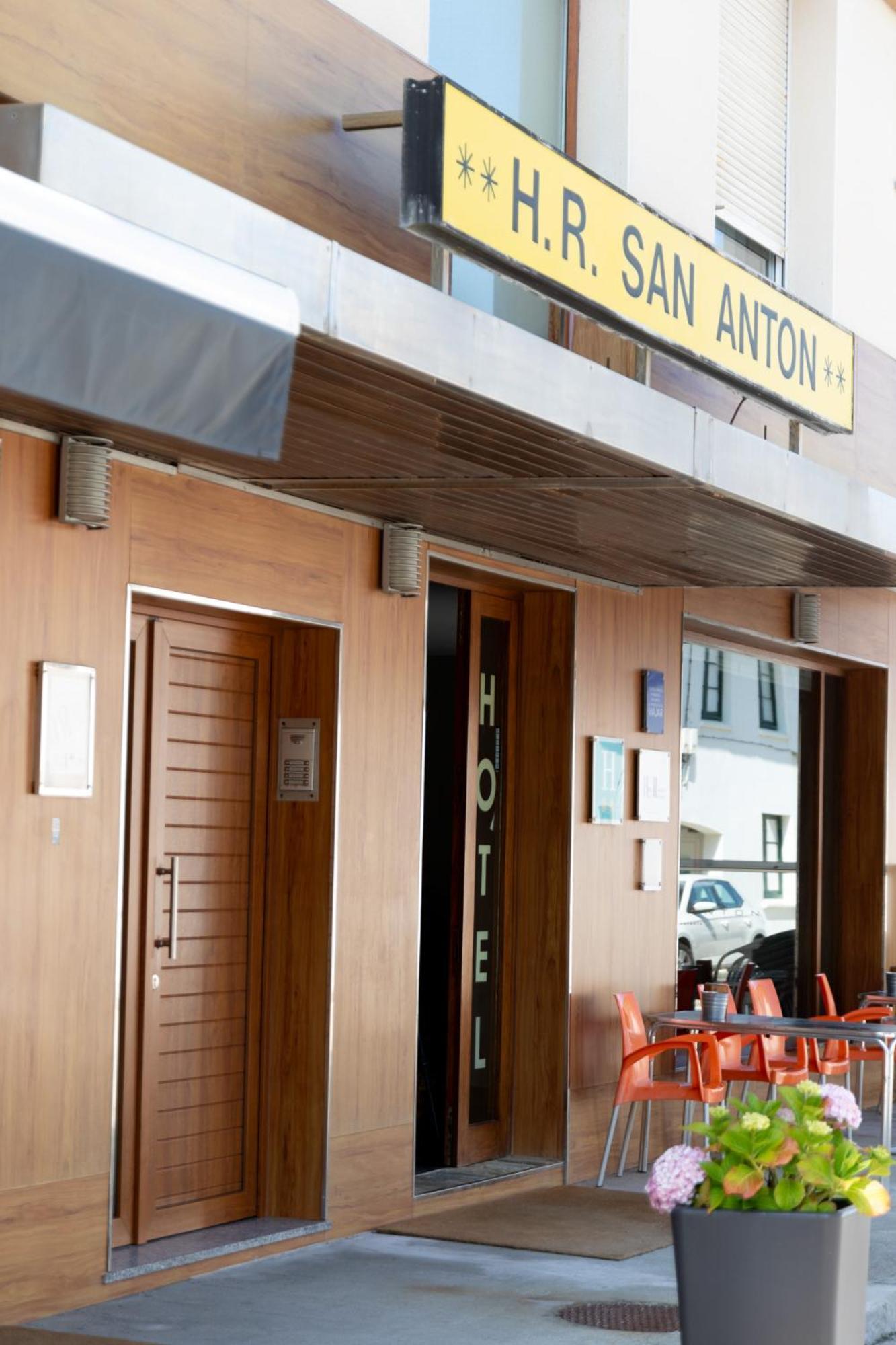 Hotel Restaurante San Anton Tapia De Casariego Exterior photo
