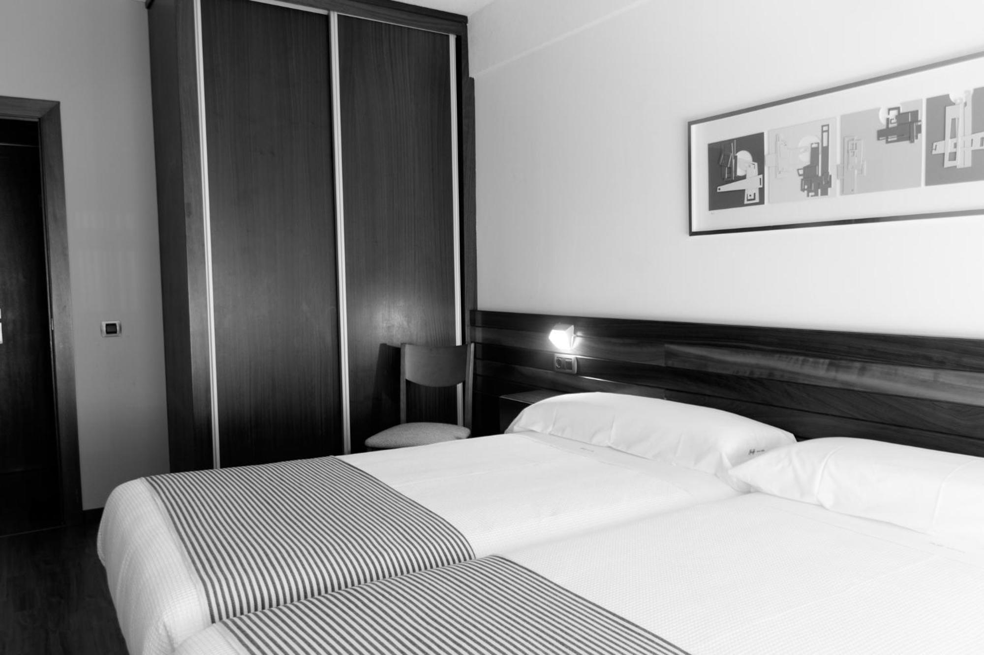 Hotel Restaurante San Anton Tapia De Casariego Room photo