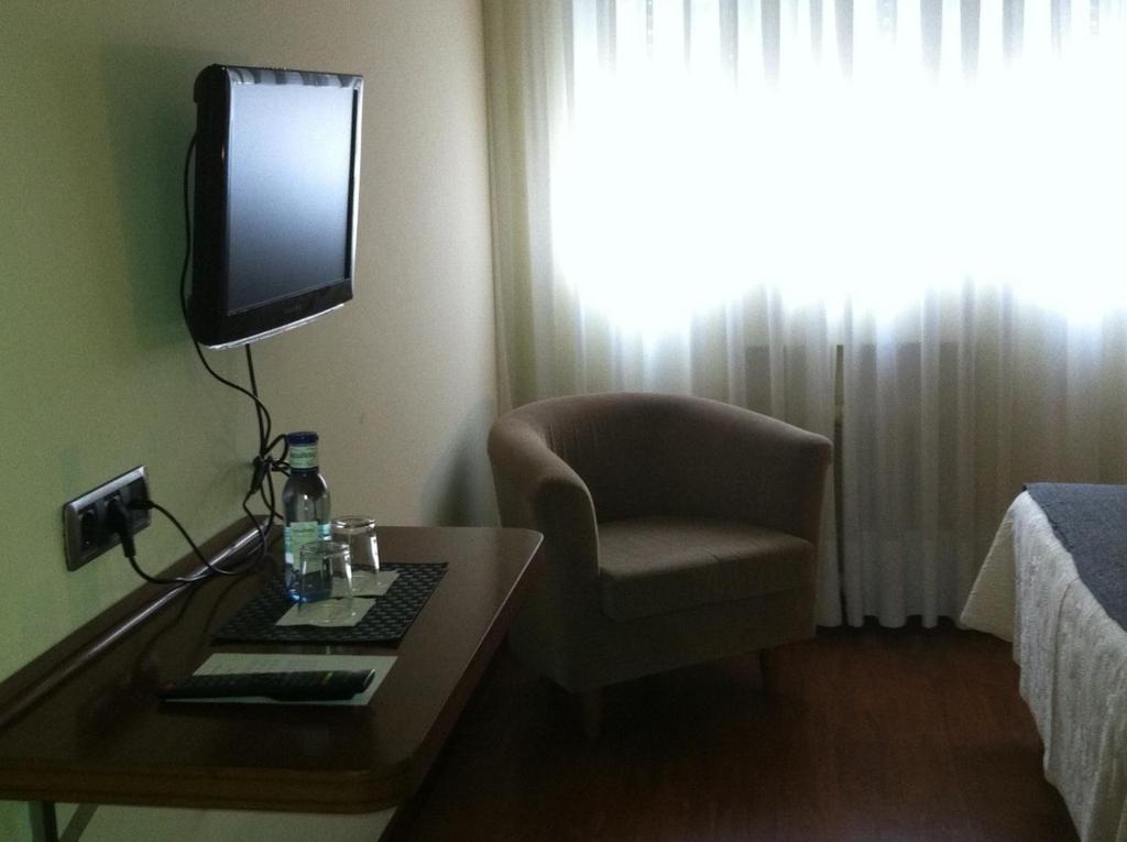 Hotel Restaurante San Anton Tapia De Casariego Room photo